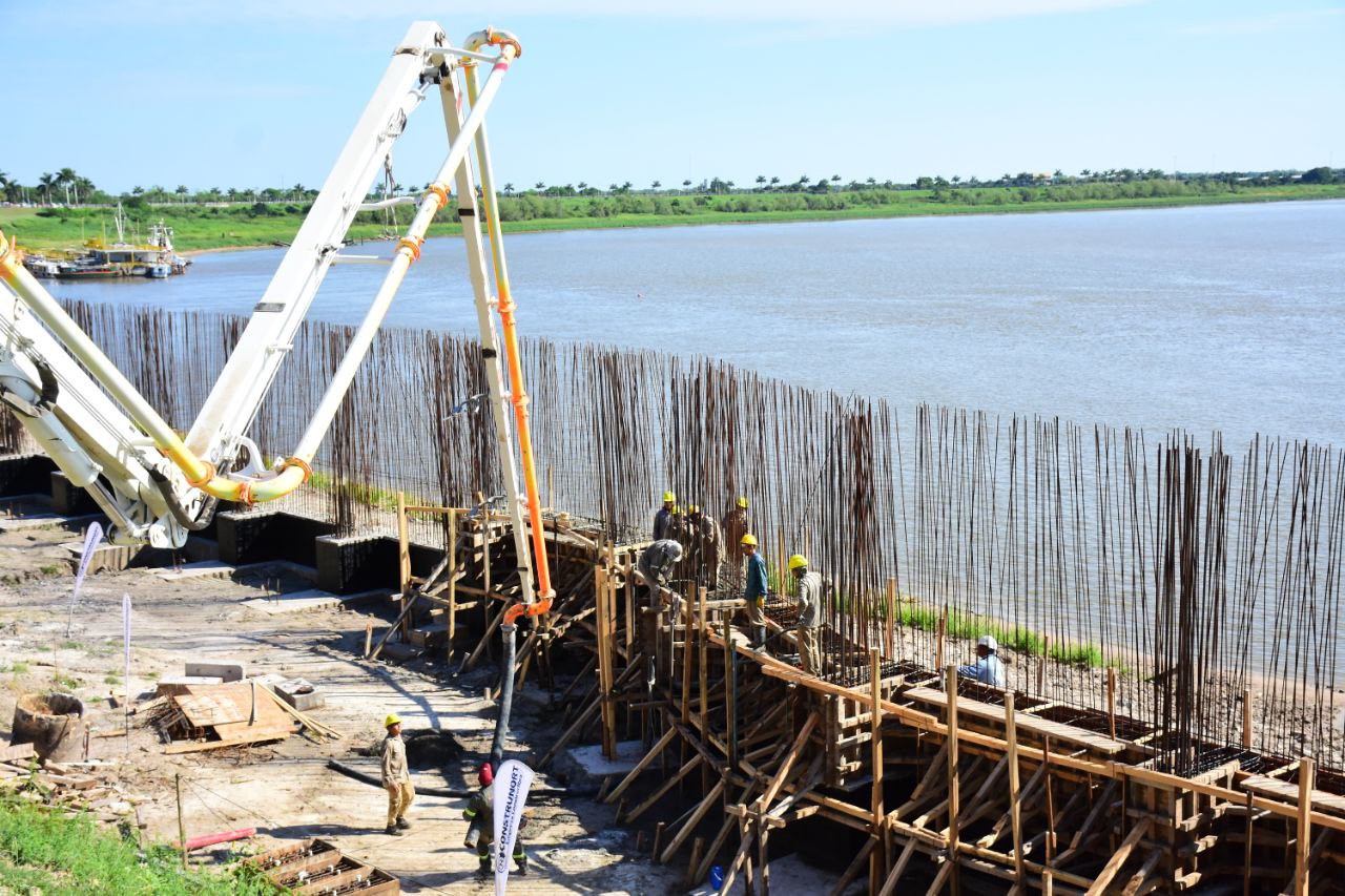 Prosiguen los trabajos en el muro de protección de la Costanera capitalina  - Siempre Formosa