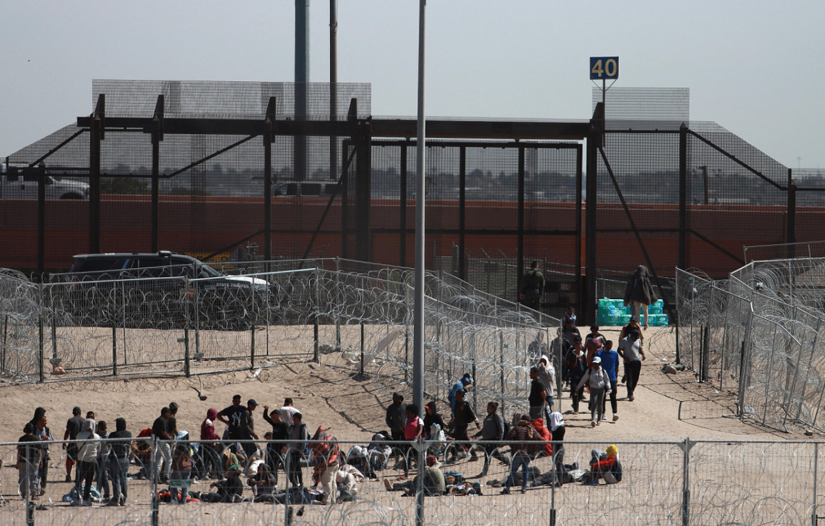 Migrantes en la frontera con Estados Unidos. Foto: EFE