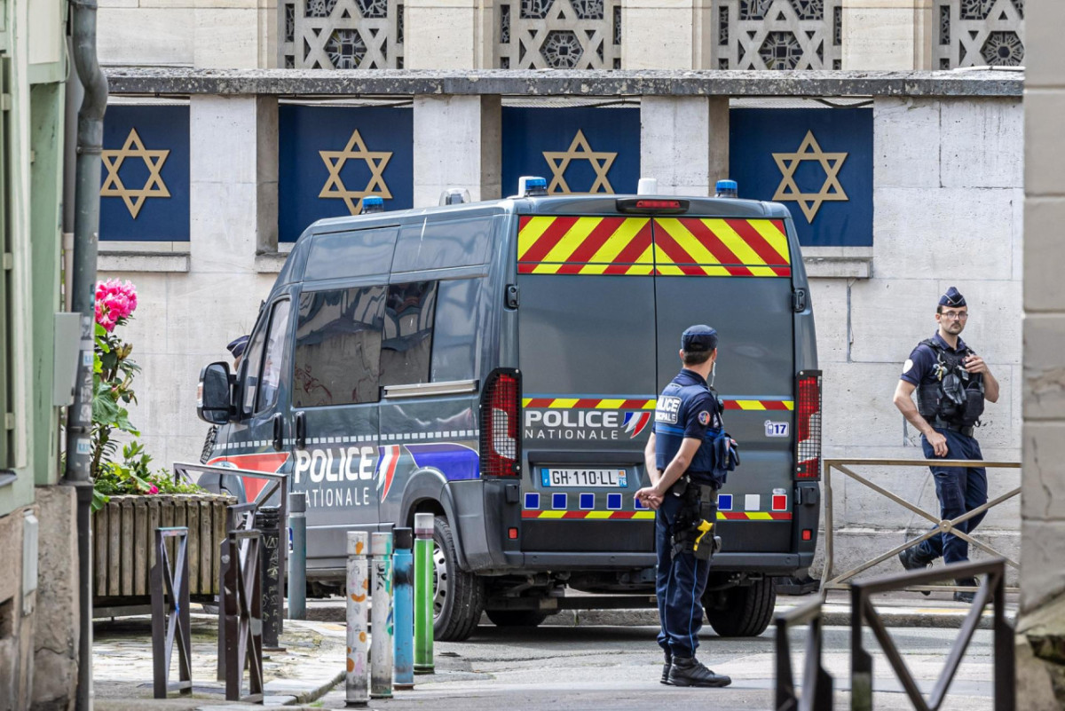 La Policía mata a un hombre armado que quería quemar una sinagoga en el norte de Francia. Foto: EFE.