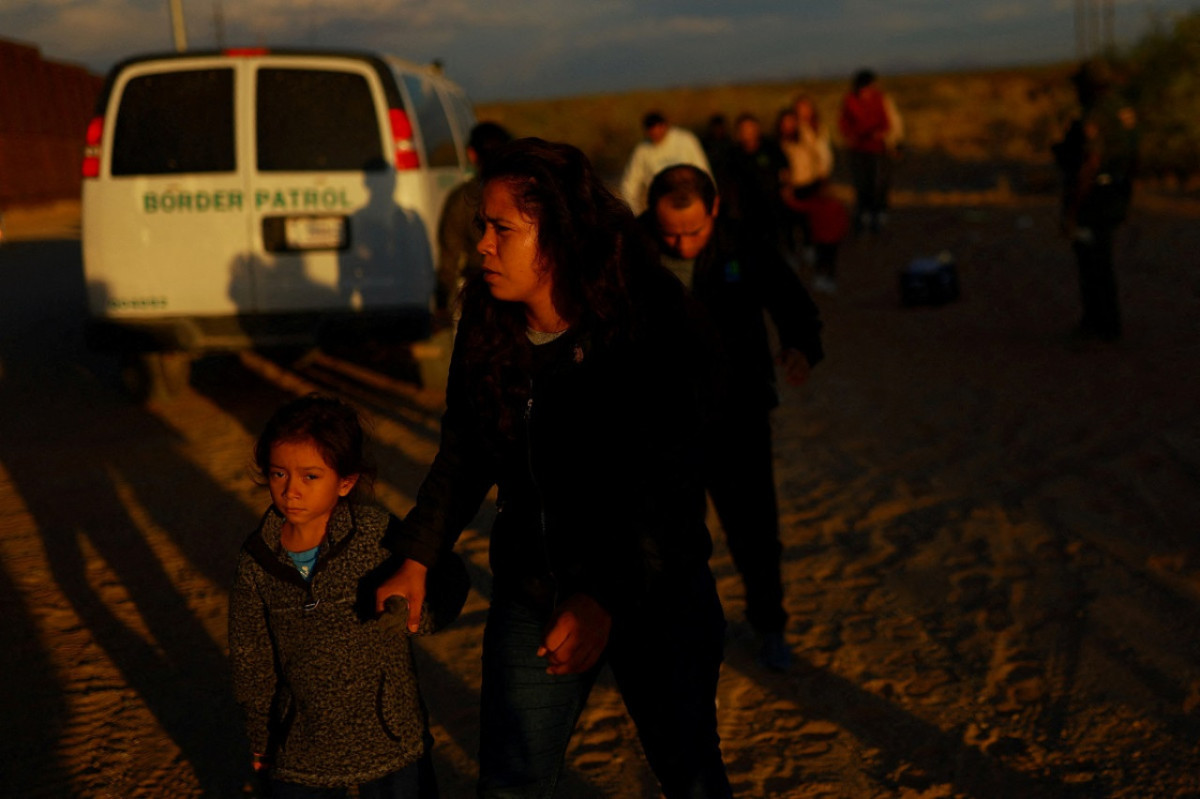 Niños en la frontera de Estados Unidos y México. Foto: Reuters.