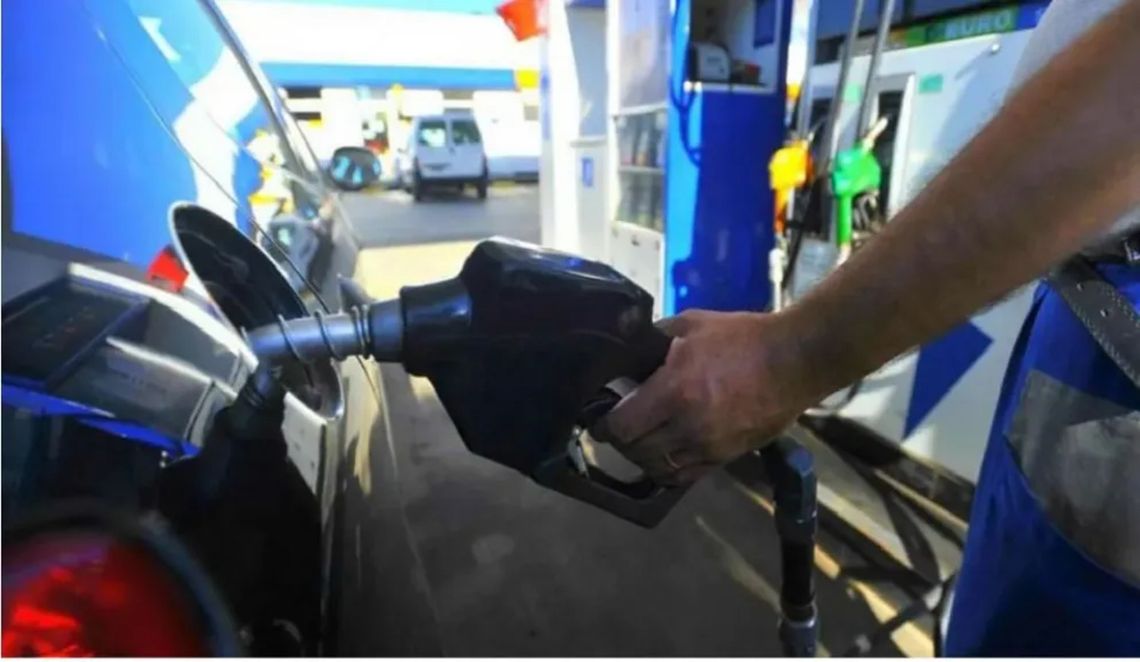 En octubre siguió cayendo la venta de combustibles 