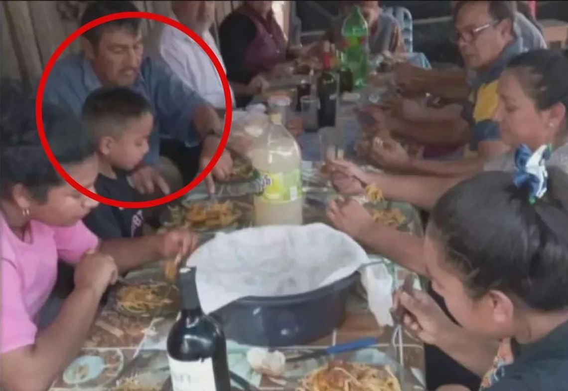 La imagen de Loan junto a sus familiares. Tras ese almuerzo se produjo la salida y su posterior desaparición.