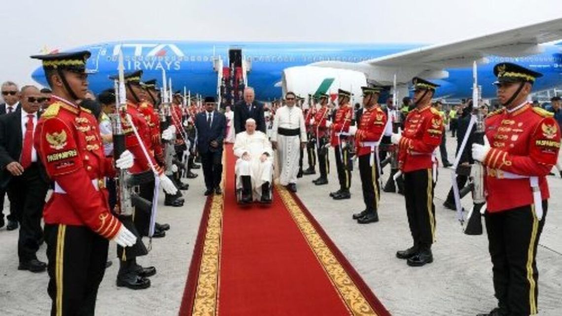 El Papa Francisco arribó a Indonesia