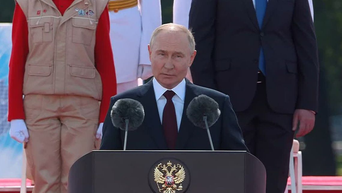 Vladimir Putin preside el acto del Día de la Armada de Rusia