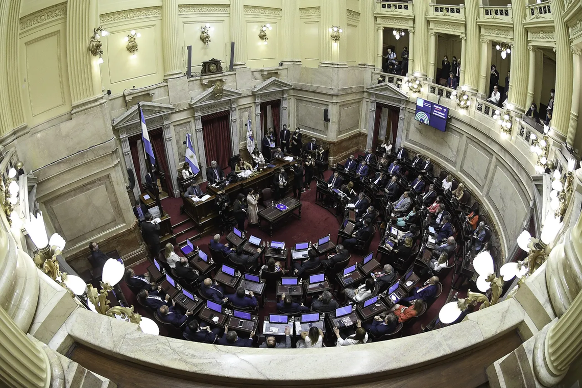 Marcha atrás con el aumento de las dietas de los senadores de la Nación 