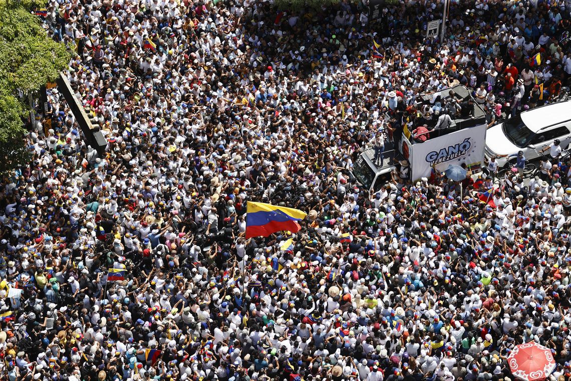 Los venezolanos se volcaron a las calles de distintas ciudades de su pais y también se manifesataron en el exterior