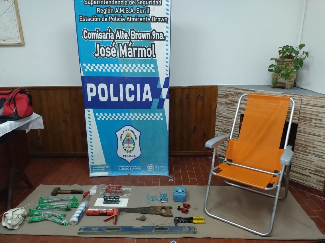 Detuvieron a tres delincuentes que realizaban entraderas en José Mármol