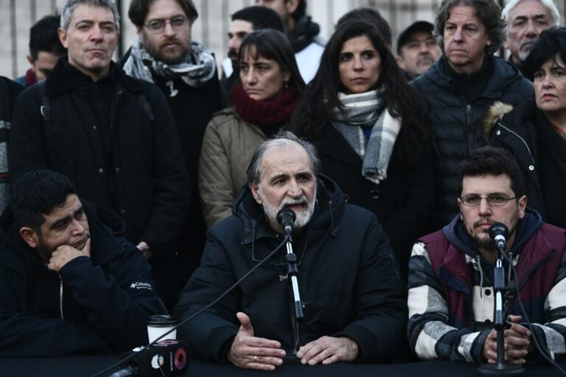 Conferencia de prensa frente al Congreso. 