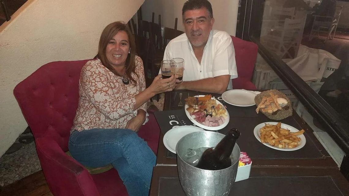 María Victoria Caillava y el exmarino Carlos Pérez en tiempos de festejos. Hoy seguro sólo hay preocupación.