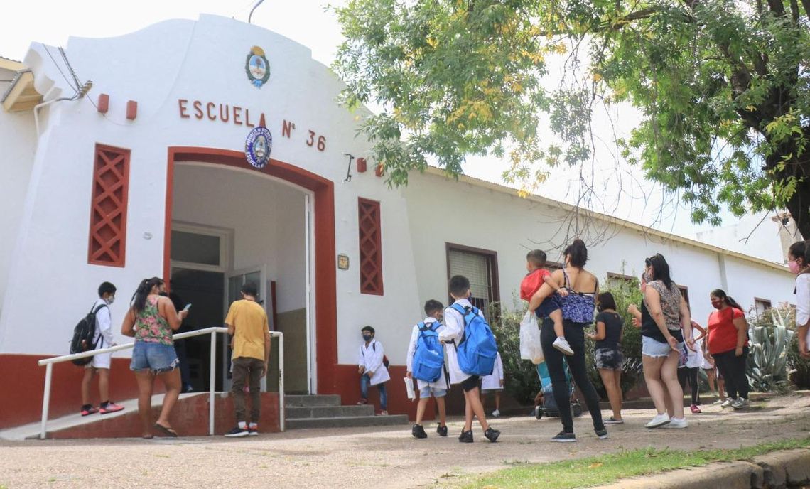 Lanús: Los chicos de la Escuela Primaria Nº 36 quieren comer y esperan la respuesta del Intendente Julián Álvarez