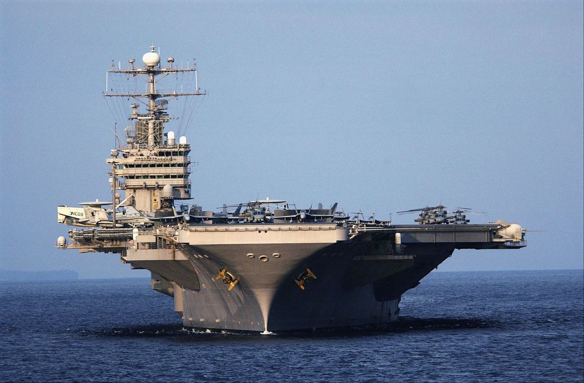 El portaaviones USS Abraham Lincoln de Estados Unidos fue atacado por los hutíes  