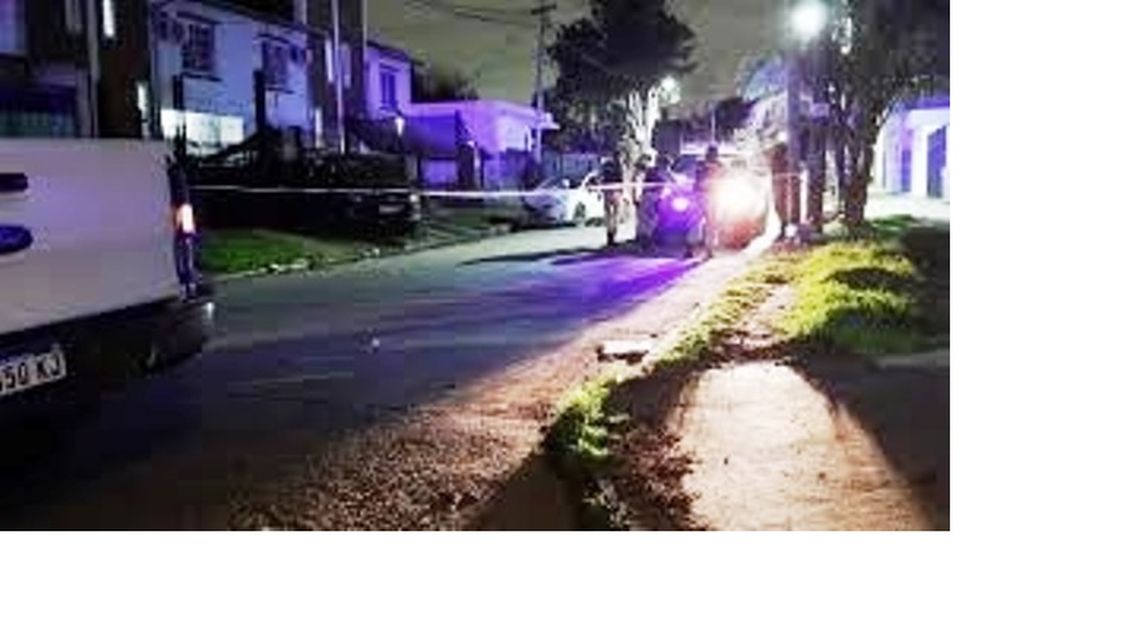 Entradera, tiroteo, tres prófugos y un detenido en Lanús