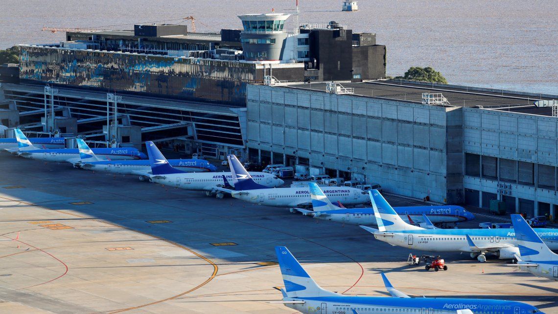 Demoras en Ezeiza y Aeroparque con vuelos de Aerolíneas Argentinas.