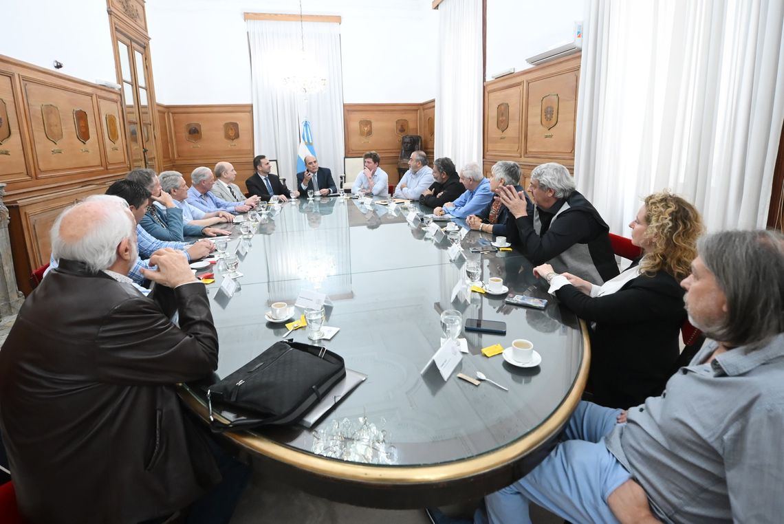 Guillermo Francos encabezó el encuentro con los dirigentes de la CGT.