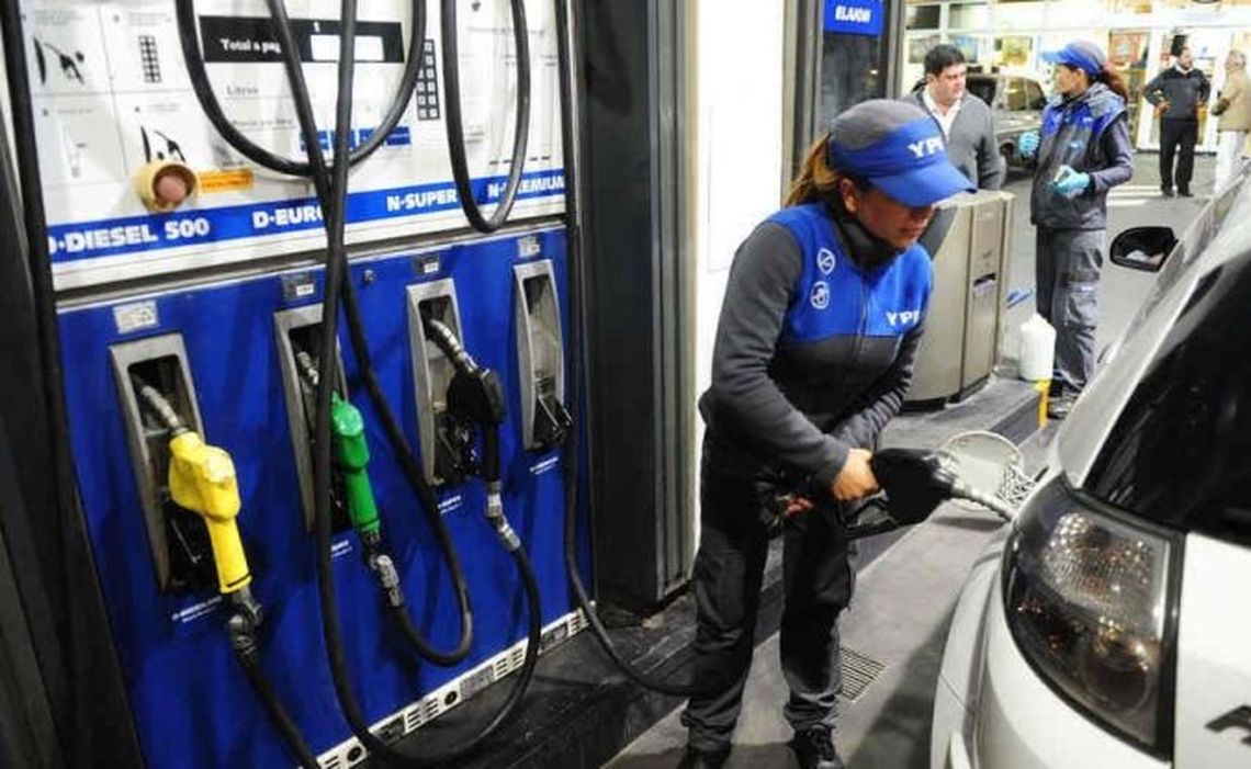 Los precios de los combustibles volverán a subir desde el próximo lunes.