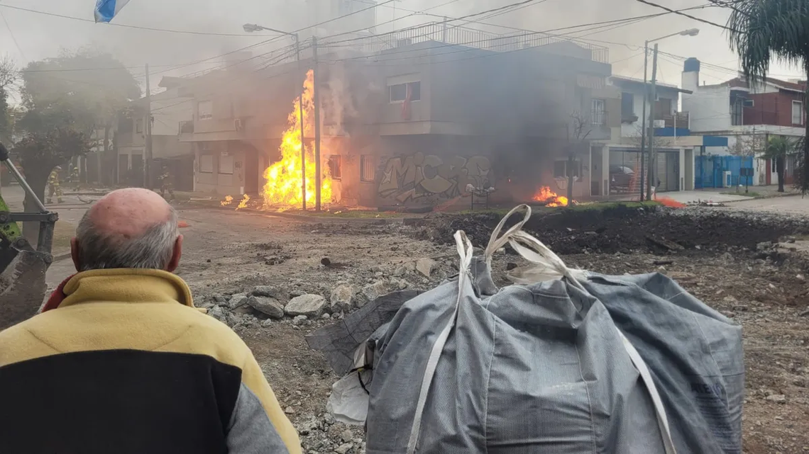 Un caño de gas explotó en Villa Ballester y causó heridas a una mujer