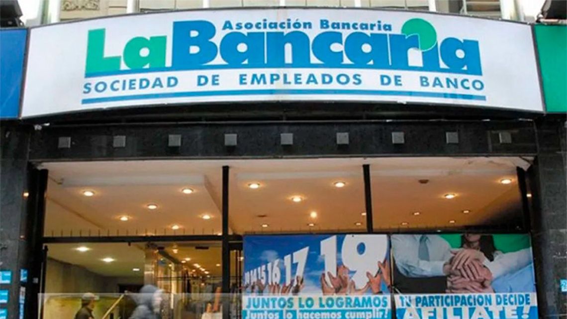 Nuevo aumento a los bancarios: a cuánto trepa el salario inicial