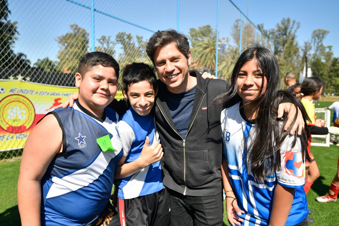 Kicillof firmó un convenio con Cáritas para realizar la Copa Mugica