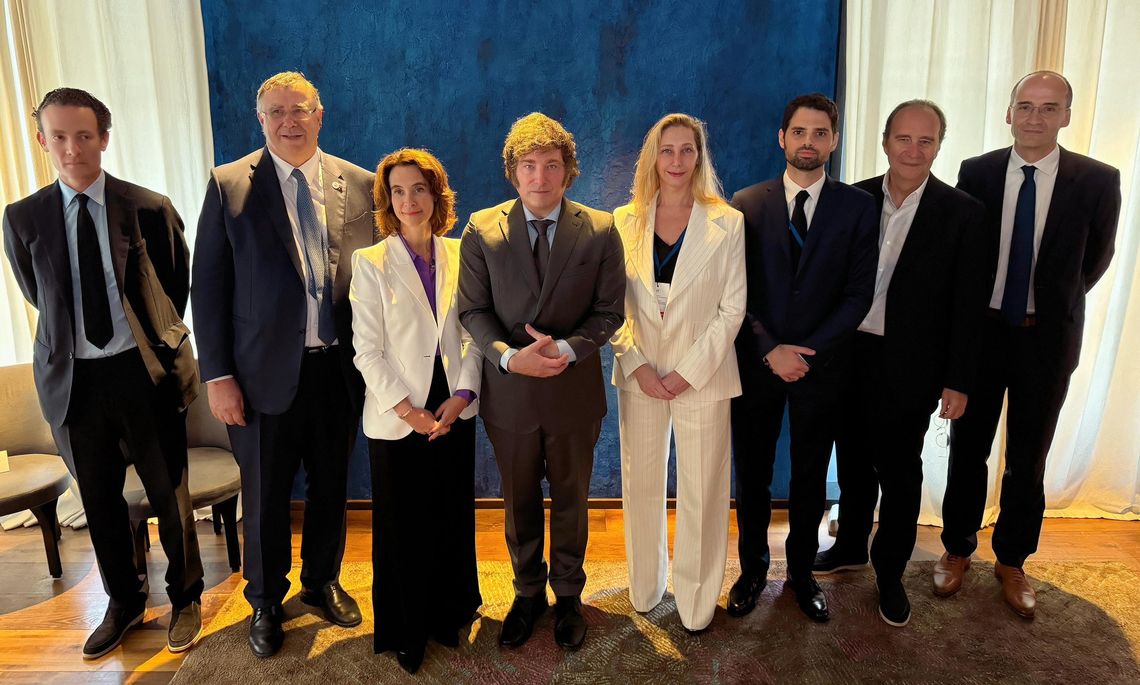 París - Milei recibió a empresarios franceses en la Embajada argentina
