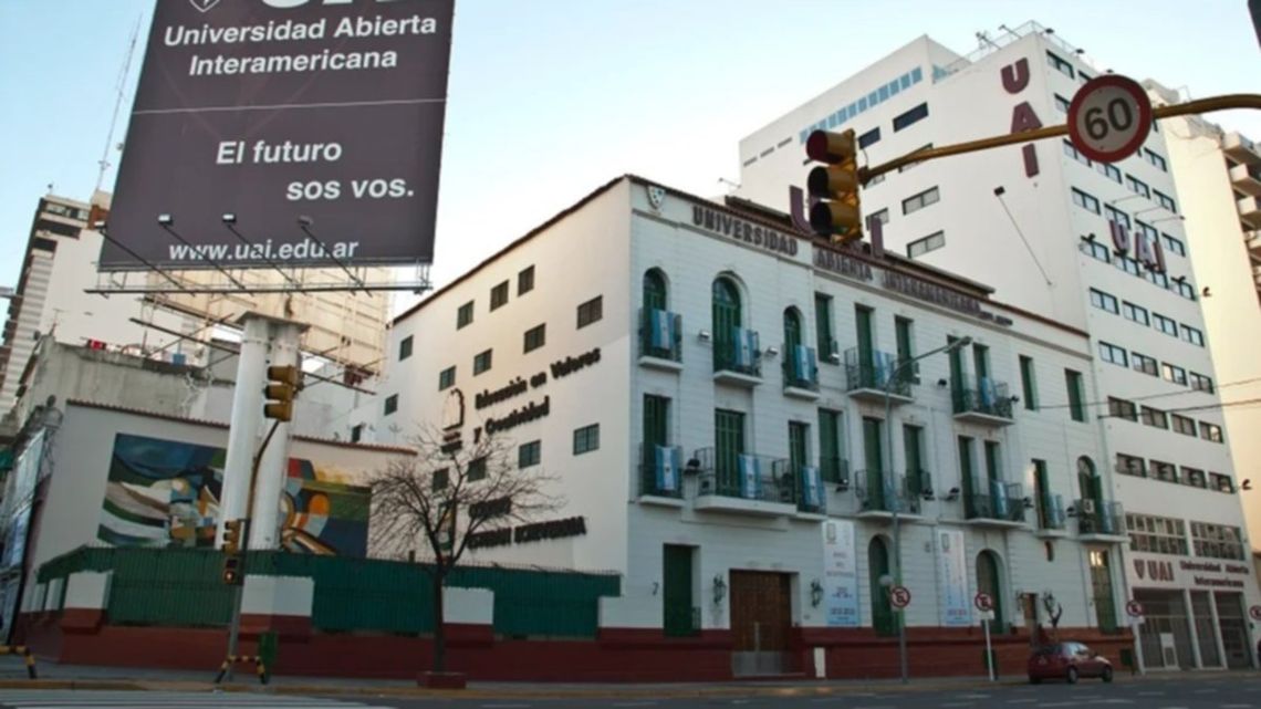 El hecho ocurrió en la universidad que queda en el cruce de la avenida San Juan y Bernardo de Irigoyen. 