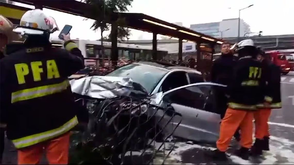 El accidente se produjo en la intersección de las avenidas Paseo Colón y San Juan.