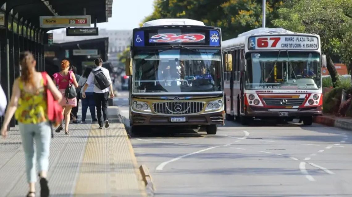 El nuevo esquema tarifario para los colectivos en el AMBA elevó el boleto mínimo de colectivo de $270 a $370.