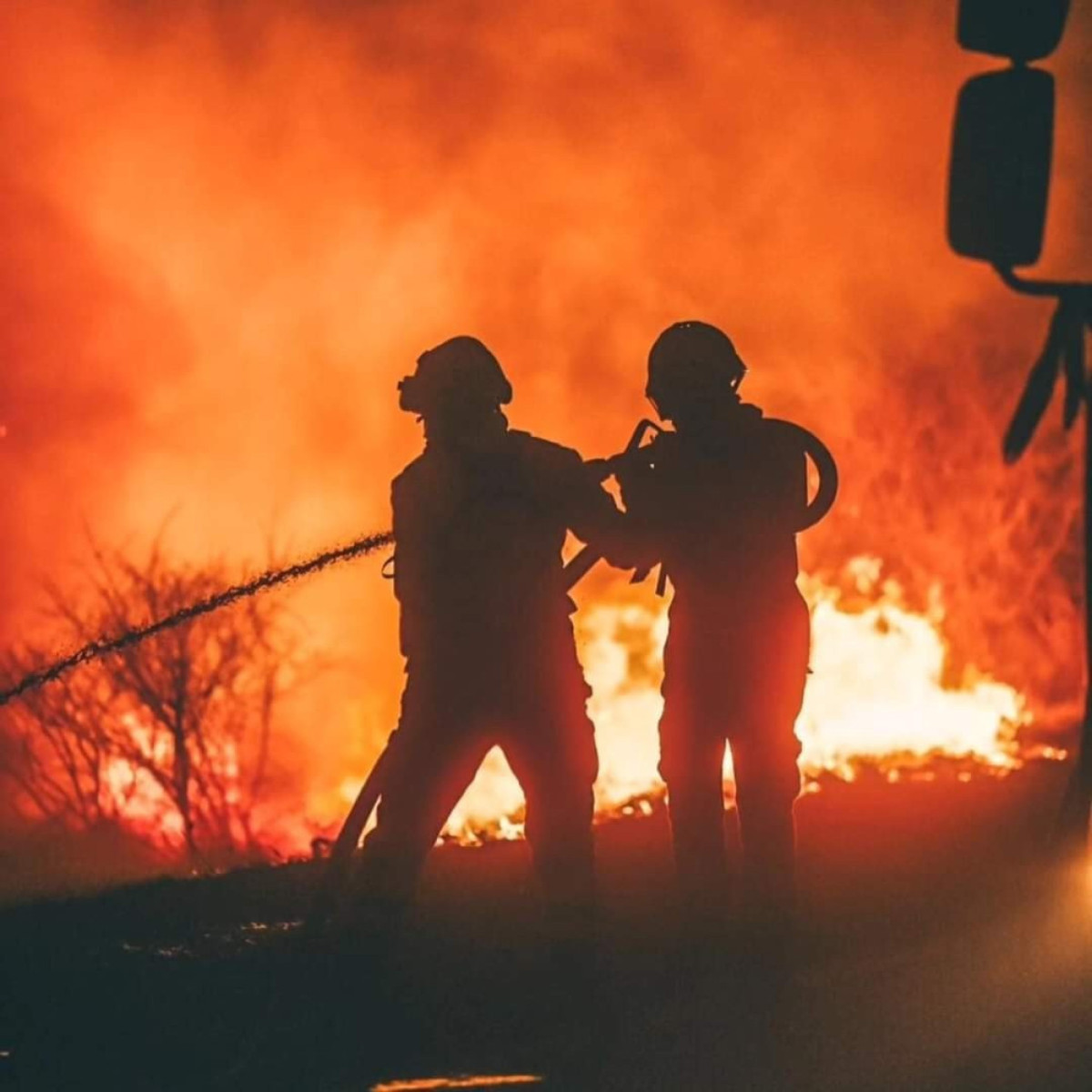 Incendio en Capilla del Monte. Fuente: Instagram /@charliparrilla