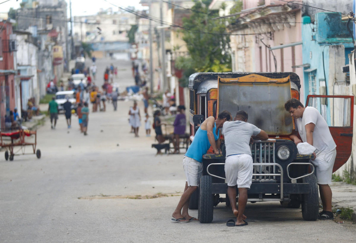 Apagones masivos en Cuba. Foto: EFE/Yander Zamora.