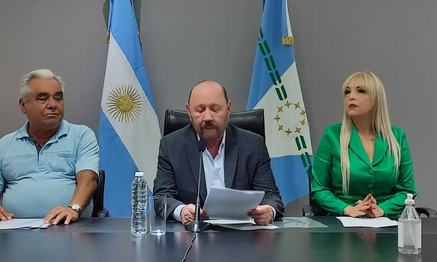 Insfrán anunció un aumento salarial del 27% para los agentes activos y  pasivos de la provincia - Diario La Mañana