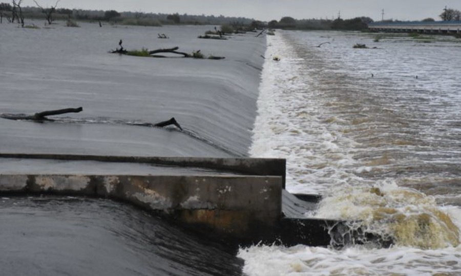 Los frentes de tormenta en la zona Oeste aportaron agua al Bañado La  Estrella - Diario La Mañana