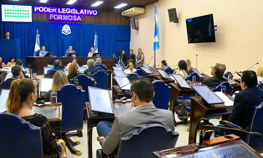 La Legislatura se pronunció a favor del reclamo para garantizar partidas de  fondos a universidades - Diario La Mañana