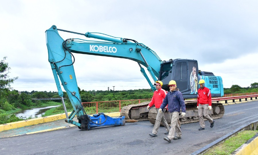 Comenzó la reparación del puente de la avenida Ribereña de la ciudad -  Diario La Mañana