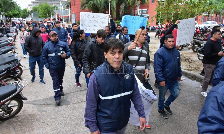 UTA le exigió a la Municipalidad garantizarles por escrito sus fuentes laborales con el sueldo del convenio - Diario La Mañana