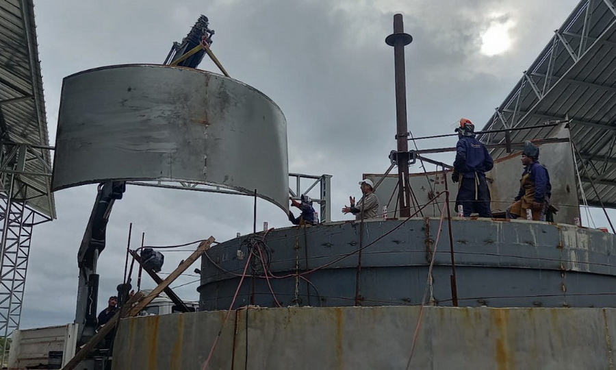 Con el montaje de la estructura del alto horno avanza el proyecto industrial  de la planta de biosiderurgia - Diario La Mañana