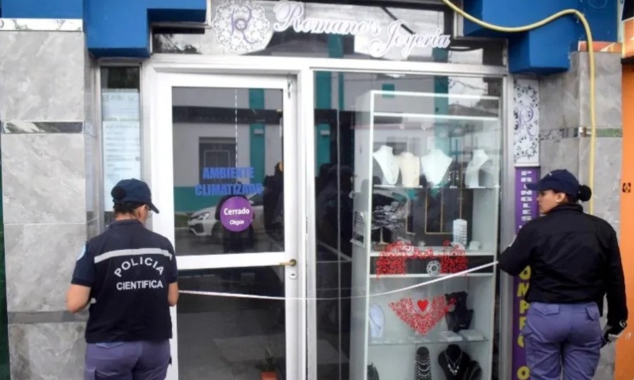 Dos mujeres fueron detenidas por el robo de una joyería - Diario La Mañana