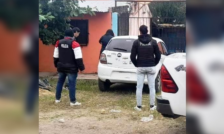 Hallan un auto robado del barrio 28 Viviendas - Diario La Mañana