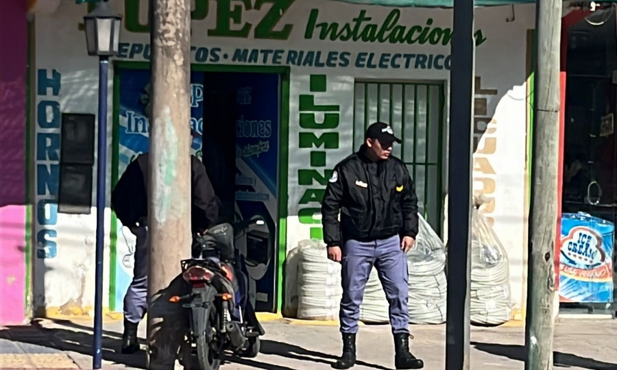 Un hombre armado golpeó a un comerciante y robó una importante suma de  dinero - Diario La Mañana