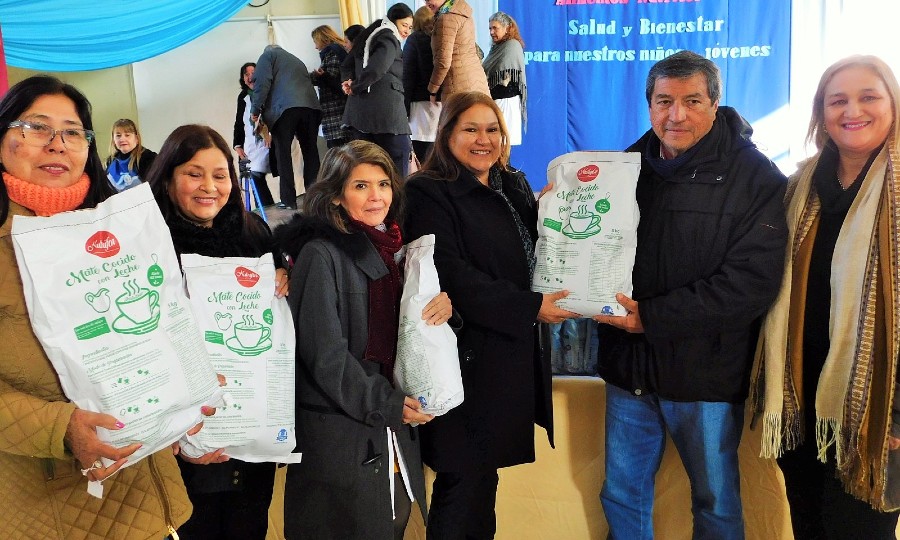 El ministro Aráoz entregó 6.595 kilos de alimentos para refuerzo del programa  Nutrir a las escuelas - Diario La Mañana