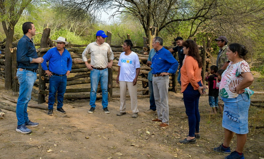 Eber Solís recorrió varias comunidades del Oeste de la Provincia y se reunió  con pobladores de la zona - Diario La Mañana