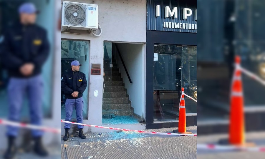 Rompieron una puerta de blindex y robaron dinero de un estudio jurídico -  Diario La Mañana