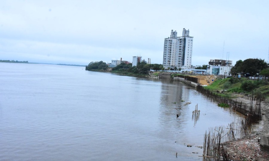 La falta de lluvias impacta en el caudal del río Paraguay, que bajó a sólo  33 centímetros - Diario La Mañana