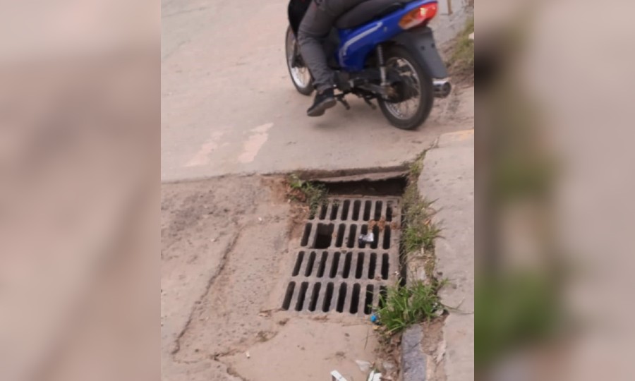 Un motociclista cayó en una boca de tormenta que “es una trampa” - Diario  La Mañana