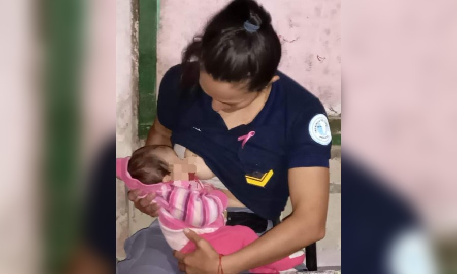 Una policía amamantó a una bebé que no paraba de llorar y les devolvió la  tranquilidad a sus bisabuelos - Diario La Mañana