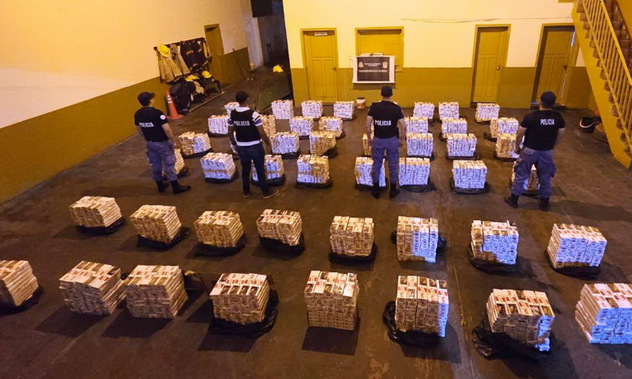 La Policía secuestró un cargamento de cigarrillos por un valor superior a  los 26 millones de pesos - Diario La Mañana