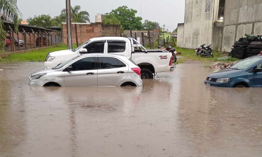 Abundantes lluvias anegaron varios sectores de la ciudad - Diario La Mañana